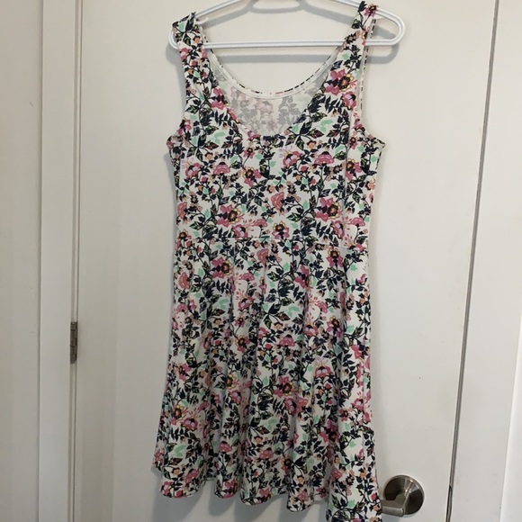 Floral H&M dress - Picture 2 of 3